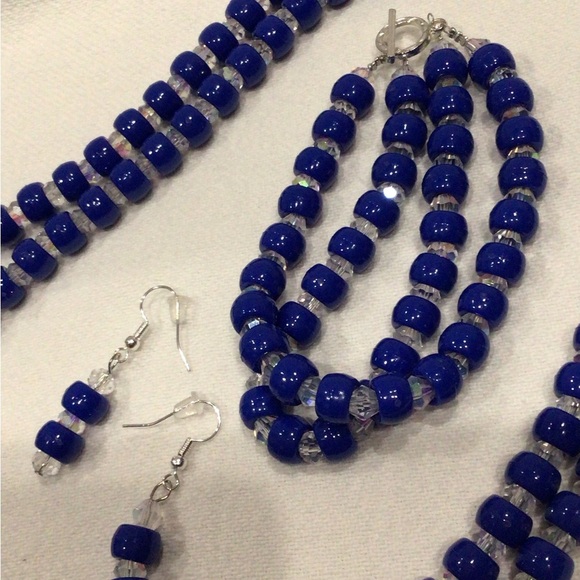 Vibrant Blue and Crystal Beaded Necklace, Bracelet, and Earring Set - Picture 14 of 15